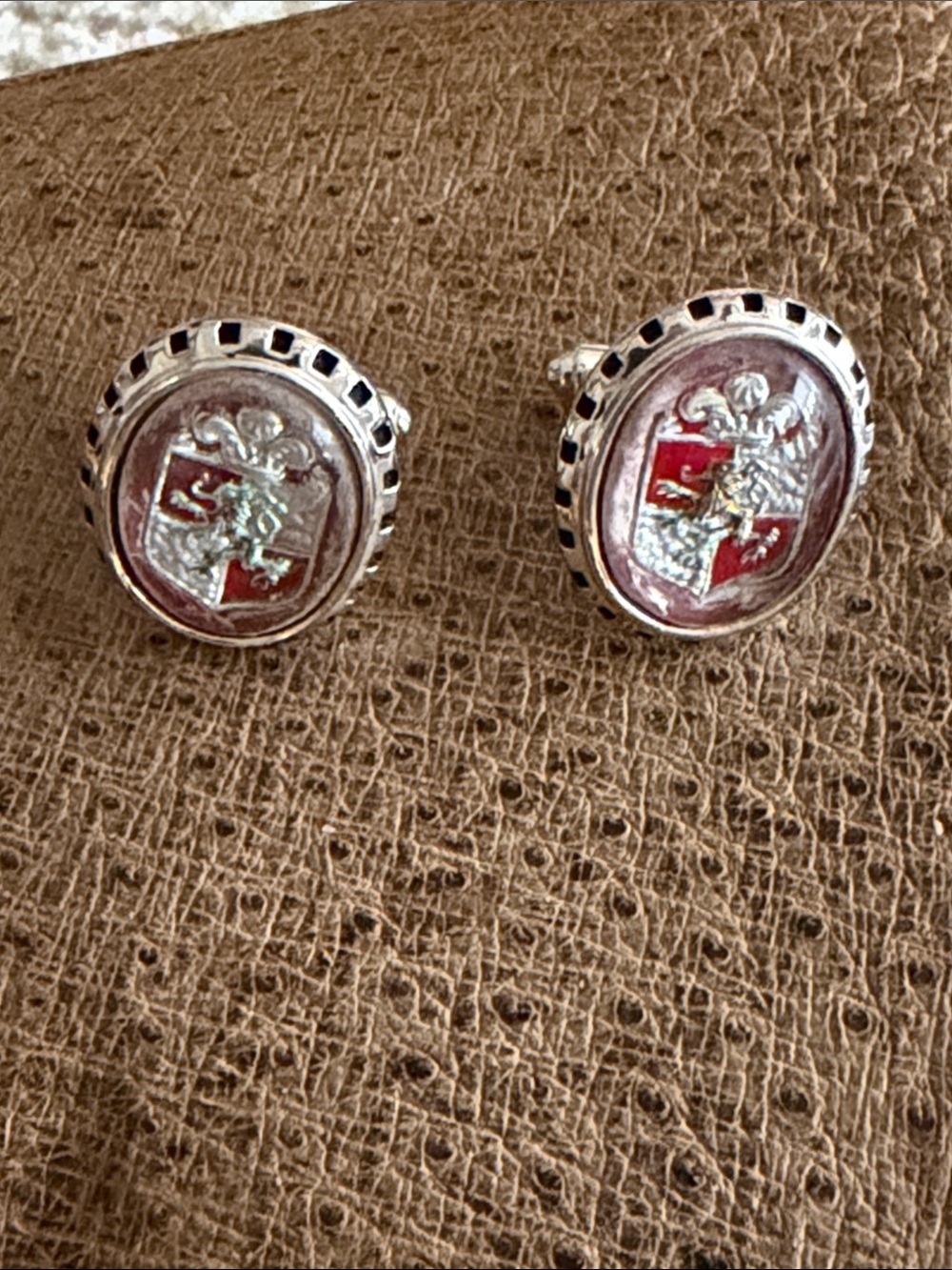 Heraldic oval glass silver tone intaglio with shield crown red and silver